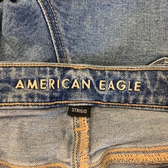 American Eagle Women's Strigid Ripped Distressed Mom Jean in Blown Out Blue SZ 0 - Picture 7 of 15